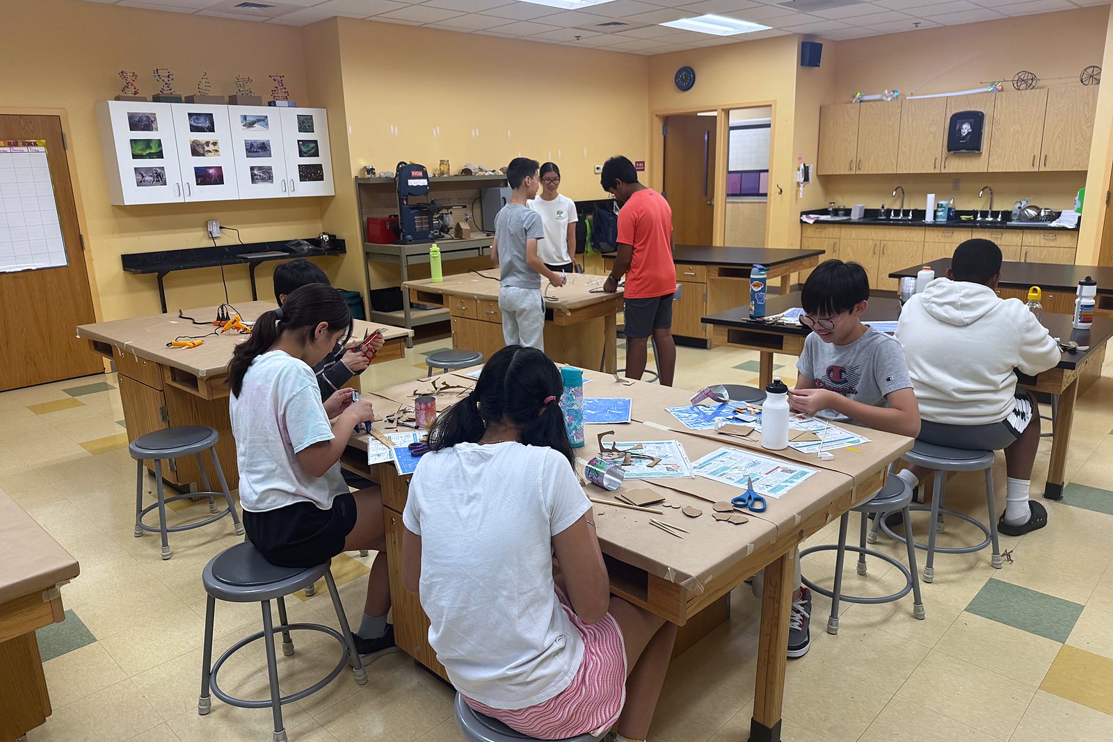 The classroom at work: students building at the tables during Green Time